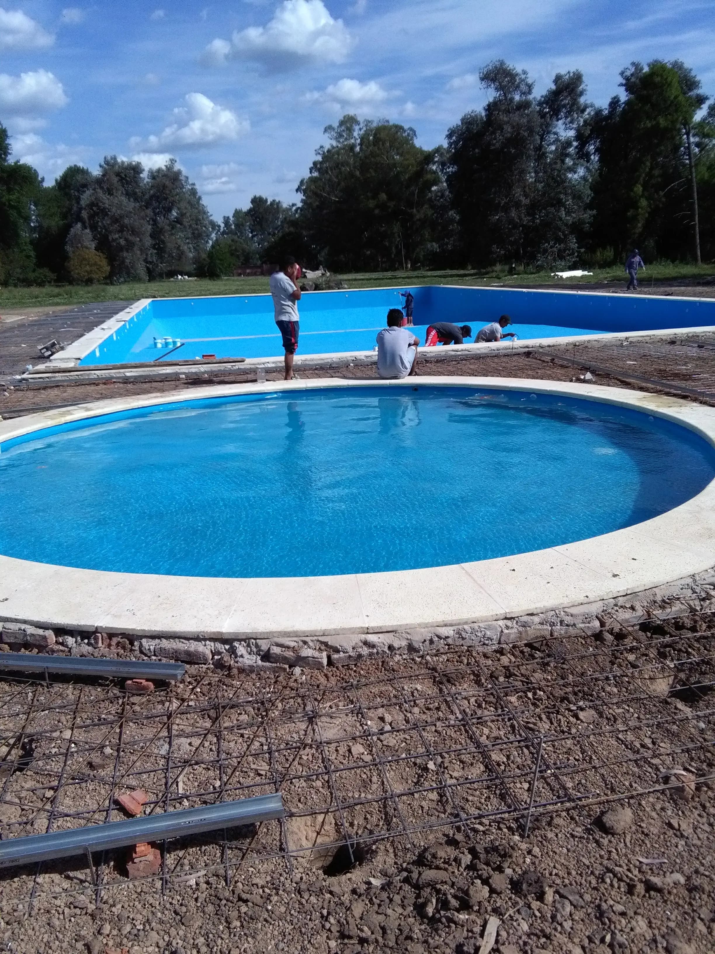 Construcción de pileta en progreso